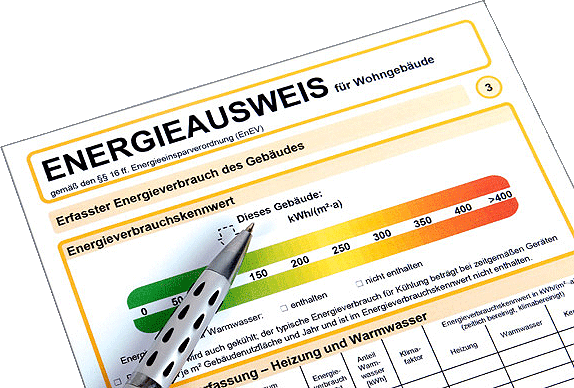 Kostenloser Energieausweis vom Immobilienmakler Gerolstein – Energieeffizienz transparent gemacht Immobilienmakler Gerolstein: Energieausweis mit Energieskala symbolisiert kostenlose Beauftragung für Immobilien