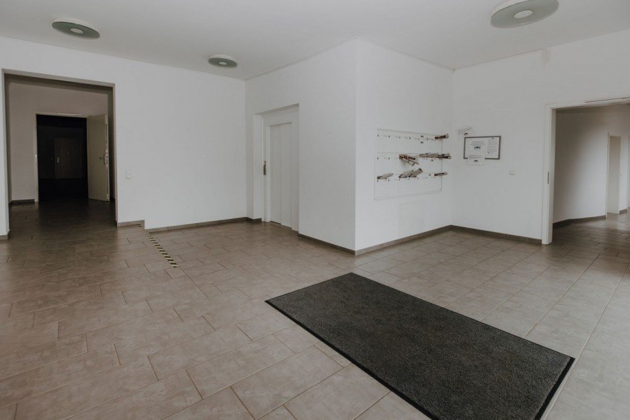 Aufzug und Briefka Wohnung Pr�m