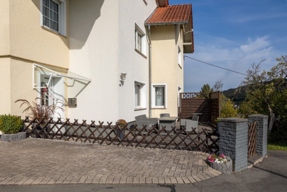Wohnung Au�enansicht und Terrasse Einfamilienhaus Oberstadtfeld