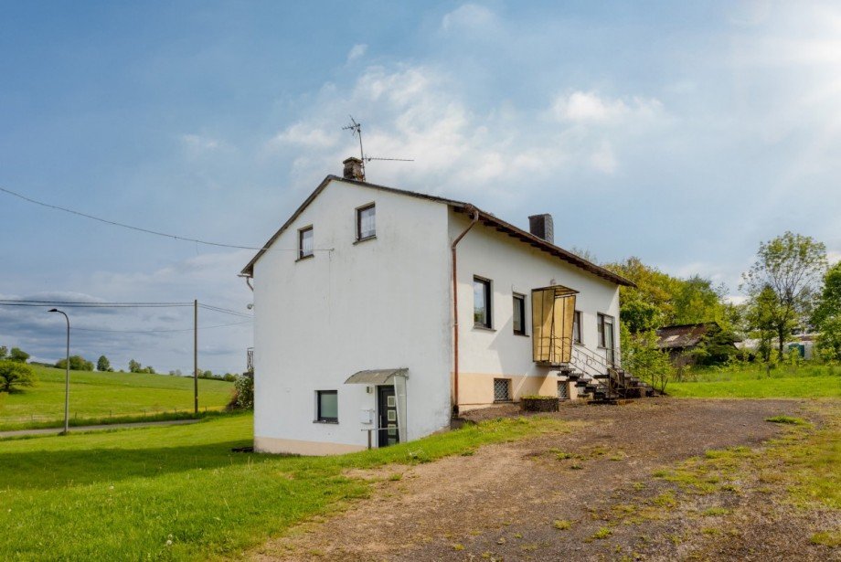 Hofeinfahrt Einfamilienhaus Kalenborn-Scheuern