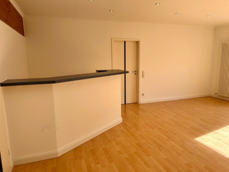 Wohnzimmer mit Kamin und Theke Bild 2 Bauernhaus Dockendorf