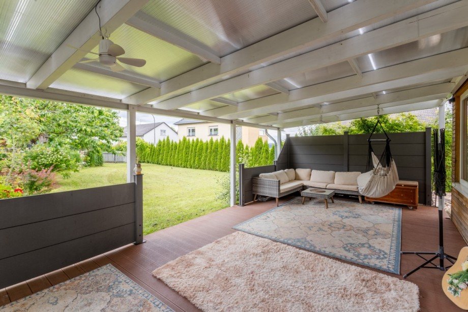 Terrasse mit Vordach Einfamilienhaus Hillesheim