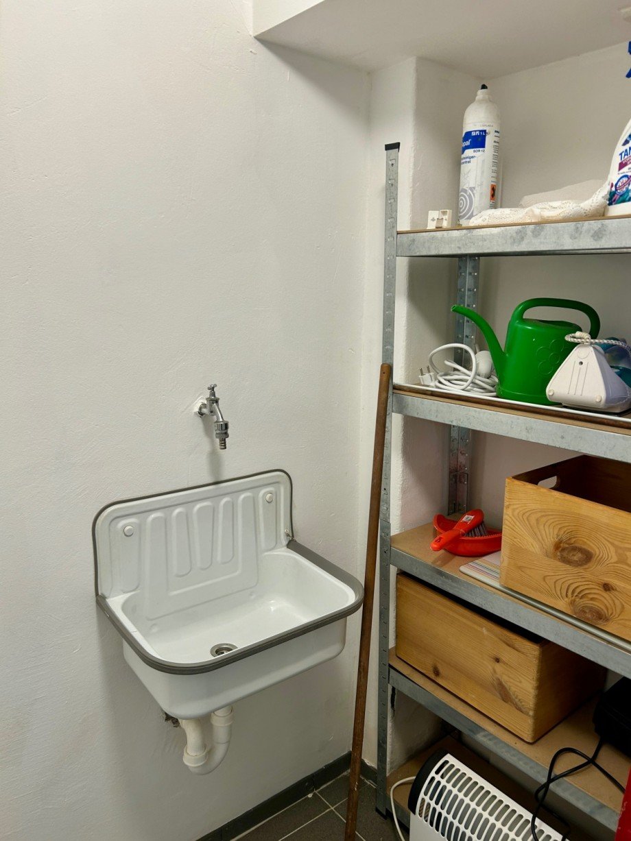 Abstellkammer mit Regal Erdgeschosswohnung Gerolstein