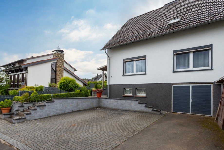 Hof- Stellplaund Garage Einfamilienhaus Hillesheim